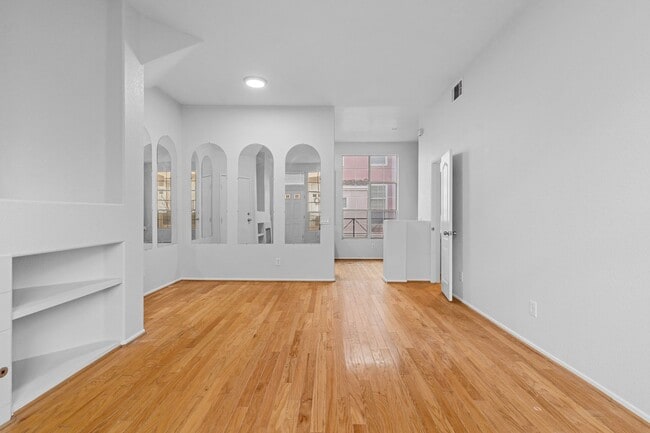 Building Photo - 1050 S Volterra Way
