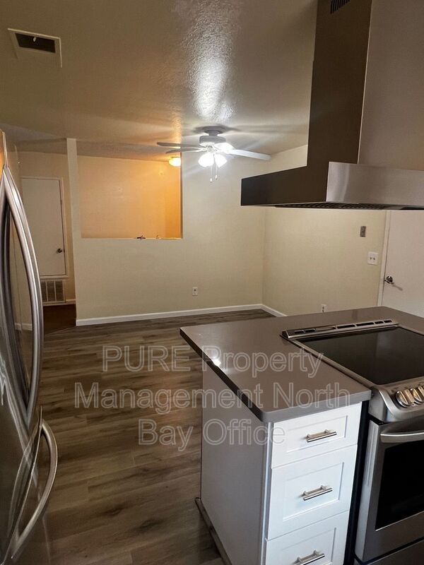 Building Photo - 1130 Emily Ave