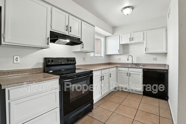 Photo - 1625 N Date Townhome