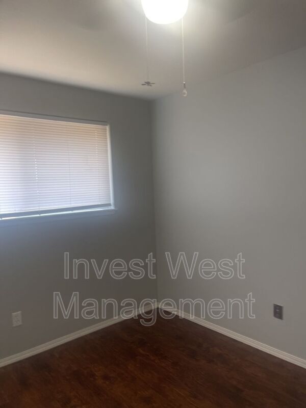 Foto del edificio - 2815 E 19th St