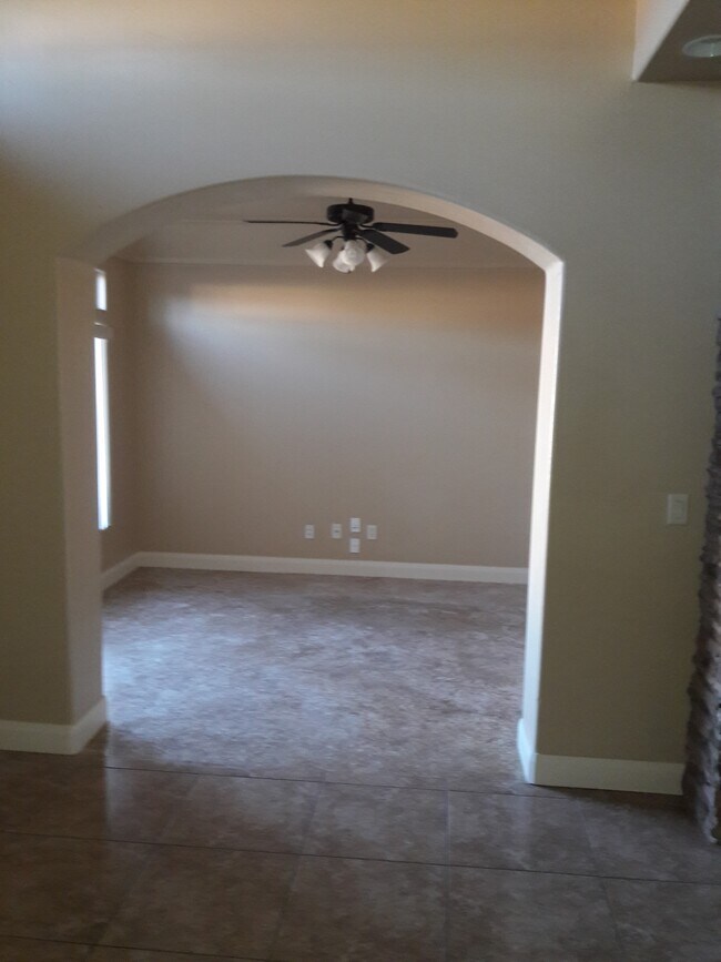 Building Photo - 673 Lava Pointe Dr