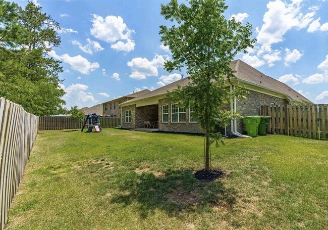 Building Photo - 488 Forest Creek Way