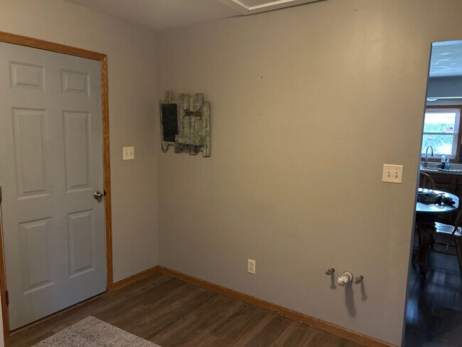 Building Photo - 2878 E 500 N