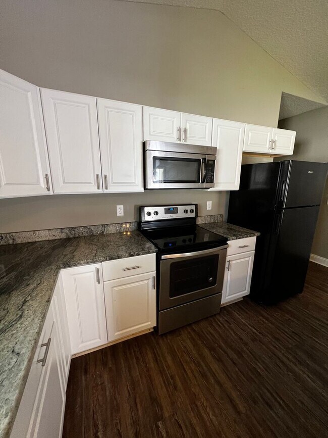 Foto del edificio - For Rent 3 Bedroom 2 Full Bath Home