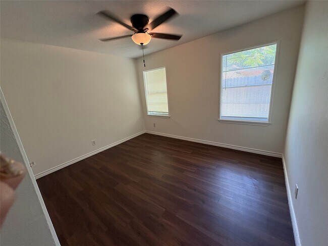 Foto del edificio - 5422 Timber Creek Dr