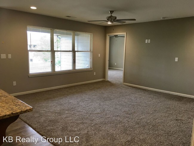Building Photo - 2 br, 2 bath House - 527 SE Maple Dr