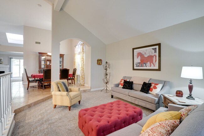 Building Photo - Beautiful Single Story Home !