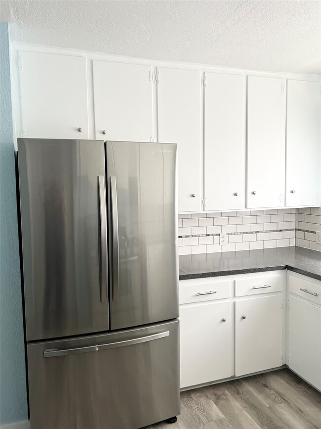 Building Photo - 411 Elaine St