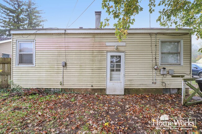 Building Photo - 203 N Albert Ave