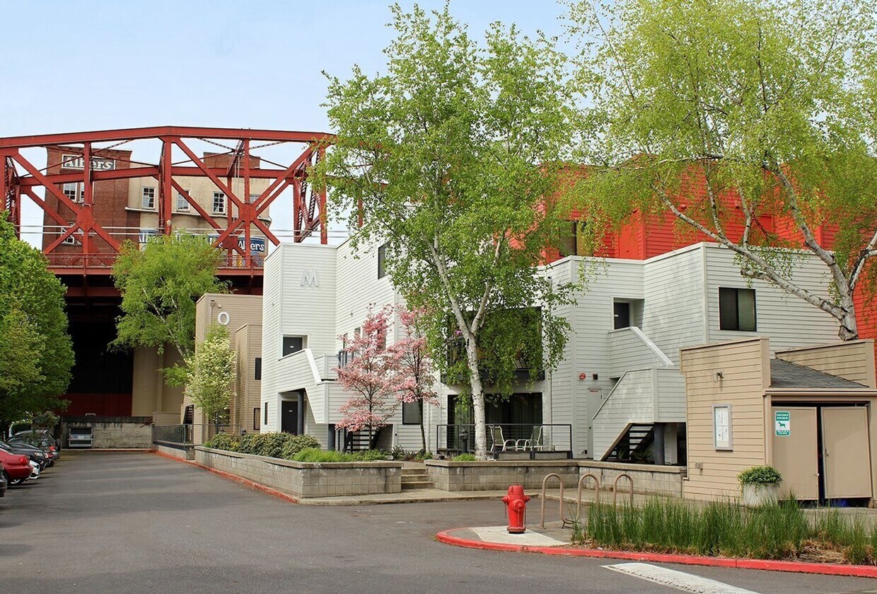 Primary Photo - Exceptional Fully-Furnished 2 Bed/2 Bath C...