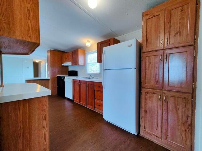 Building Photo - 308 Sunshine Dr