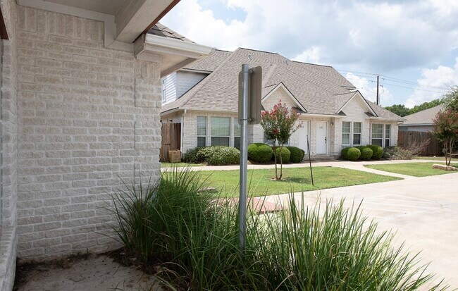 Foto del edificio - 3613 S Hampton Ct