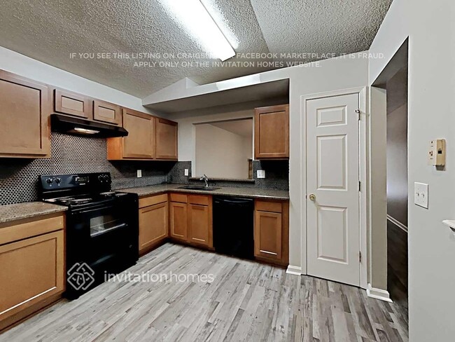 Building Photo - 2999 Mikris Dr E