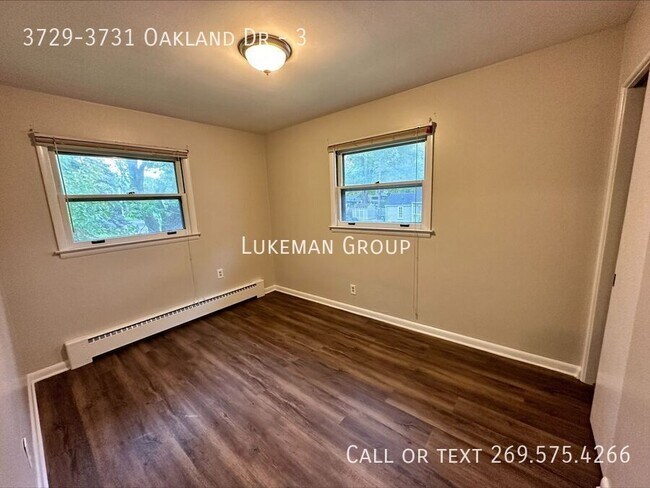 Building Photo - 3729-3731 Oakland Dr-3