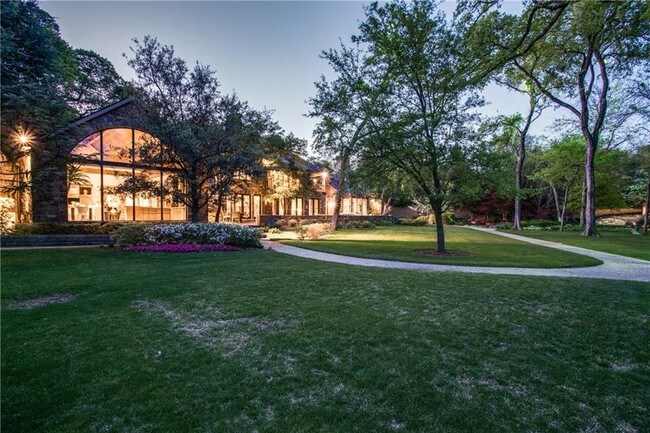 Foto del edificio - 4656 Meadowood Rd