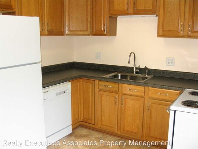 Building Photo - 440 Cherokee Heights Dr