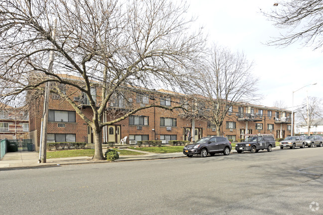 Building Photo - Lindenwood Village