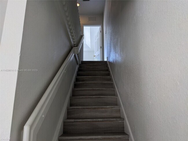 Foto del edificio - 3 br, 2.5 bath Condo - 15779 SW 42nd St # 92