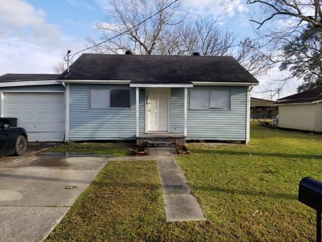 Building Photo - Cozy 2 bedroom 1 bathroom