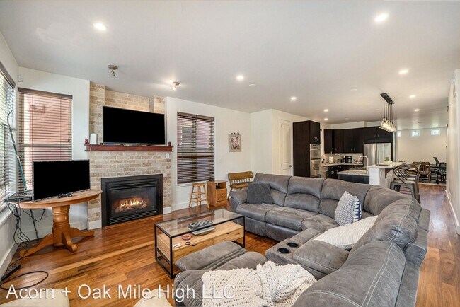 Building Photo - 4 br, 3.5 bath House - 3315 W. Hayward Pl