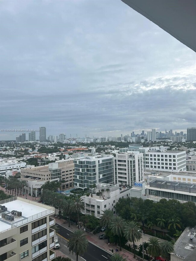 Foto del edificio - 100 Lincoln Rd