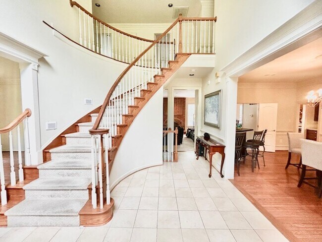 Building Photo - 10503 Aubinoe Farm Dr