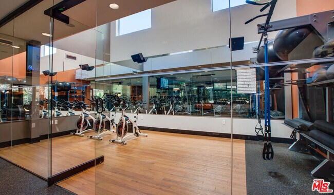 Foto del edificio - 5830 Las Virgenes Rd