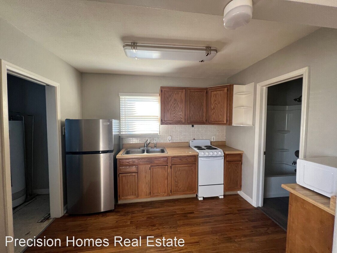 Foto del edificio - 1 br, 1 bath House - 109 N Division Ave