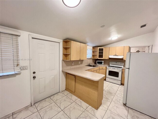 Foto del edificio - 1674 NE 174th St