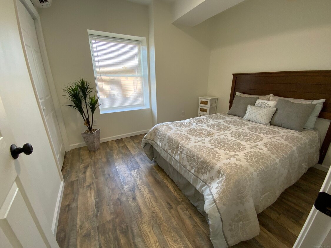 Building Photo - 61 Colony St