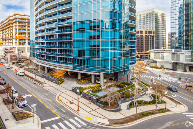 1881 N Nash St - Turnberry Tower