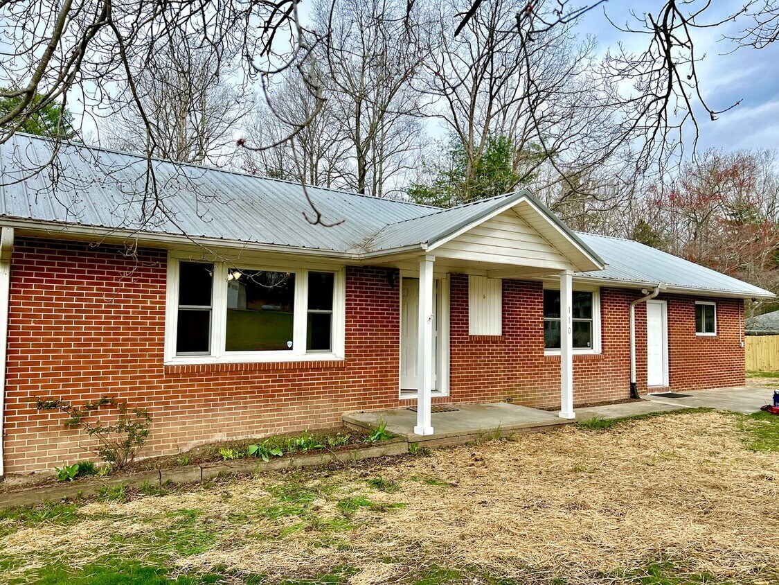 Primary Photo - Classic Brick Ranch in the heart of Hender...
