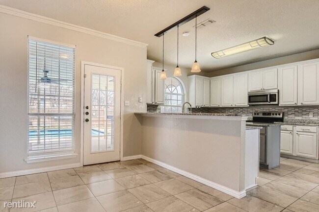 Building Photo - 4 br, 2 bath House - 900 Robin Drive UNIT
