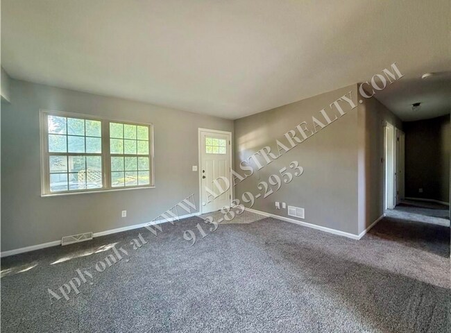 Foto del edificio - Wonderful Ranch Home in KCMO-Available NOW!!
