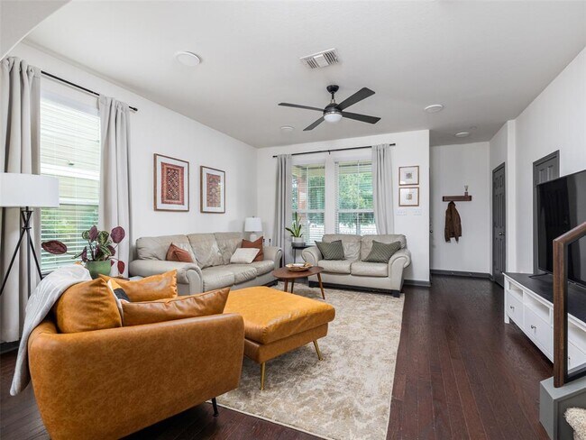 Foto del edificio - 532 Lookout Tree Ln