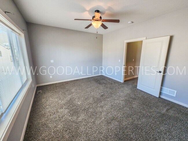 Foto del edificio - Rent Special: Beautiful 3-Bedroom, 2.5-Bath Walkout Ranch in Ankenyin Ankeny