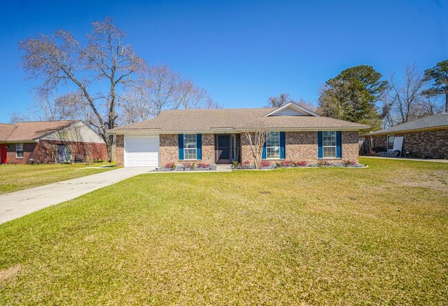 Building Photo - Coming Available!