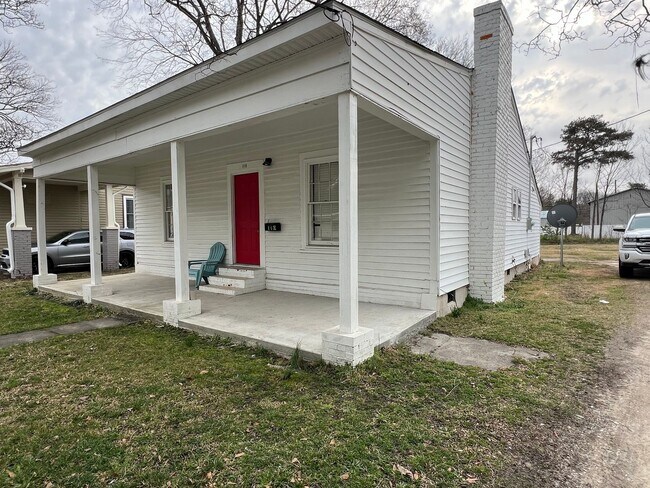 Foto del edificio - 3 Bedroom 2 Bathroom House for rent