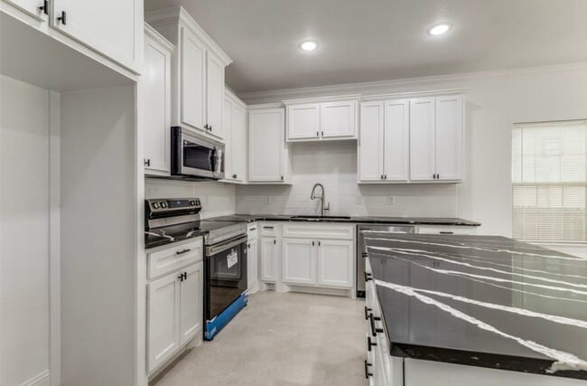 Building Photo - 1945 Portland Ave