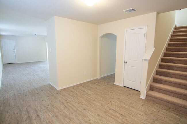 Foto del edificio - 393 N Meadows Dr