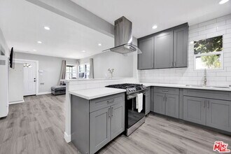 Building Photo - 201 E 91st St