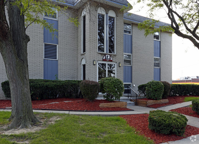 Building Photo - Kingston Court Apartments