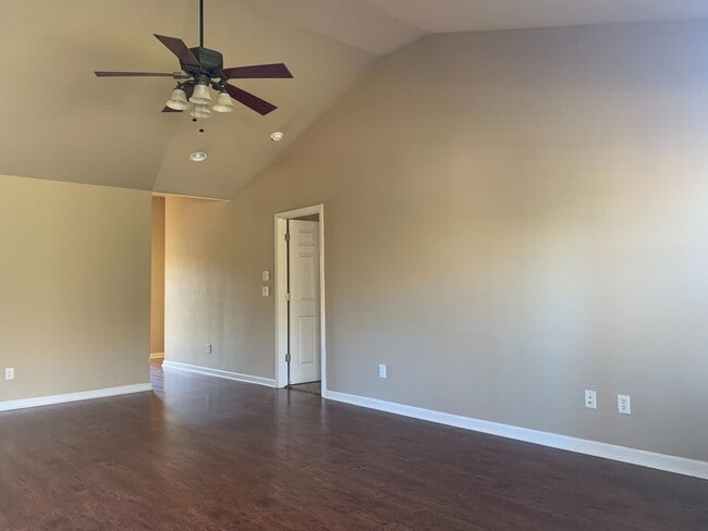 Building Photo - 241 Lariat Dr