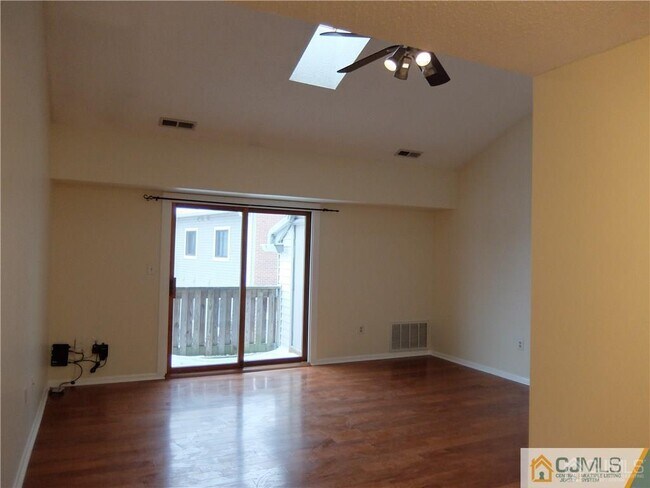 Foto del edificio - 4906 Ravens Crest Dr