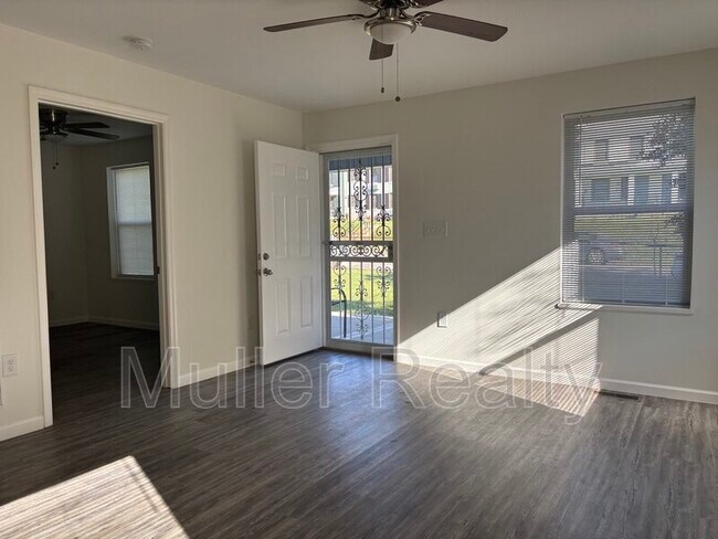 Foto del edificio - 1732 Jourolman Ave