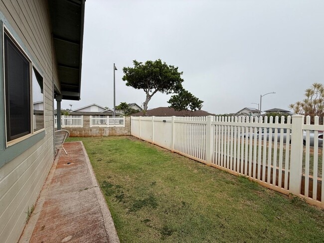 Building Photo - 94-1098 Awalua St.