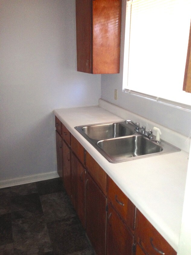 Primary Photo - 104 Springhill Dr