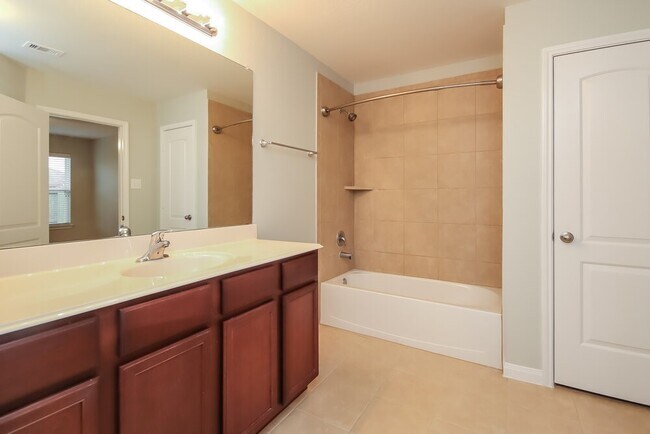 Building Photo - 2131 Golden Topaz Dr