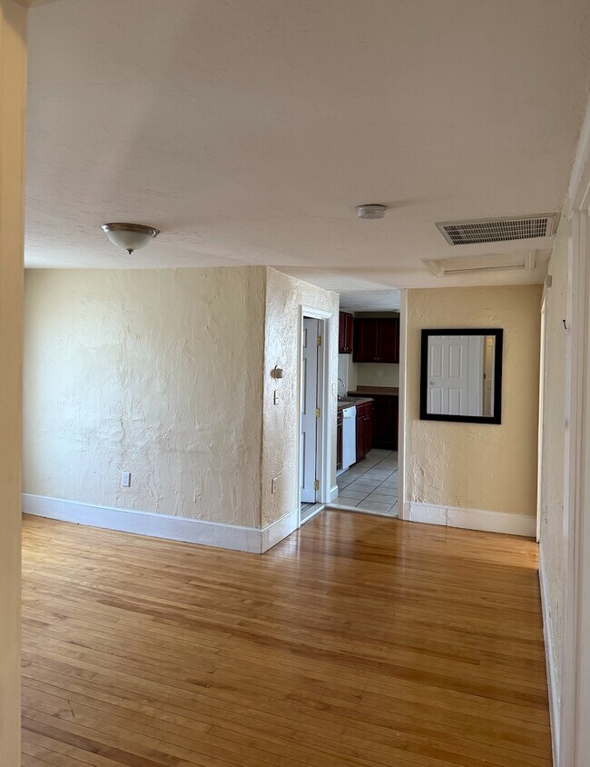 Building Photo - 148 Highland St