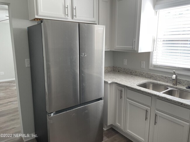 Foto del edificio - 3677 Walsh St